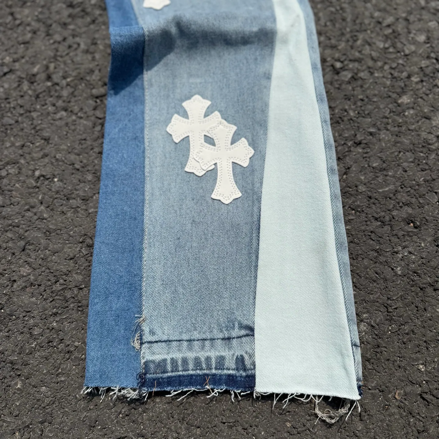 #8116 P260💰 Independent GALLERY DEPT. Vintage spliced cross loose washed flared jeans - truly restore the ultimate texture of Vintage - original hardware accessories, washed and other elevators, QR code analysis are all purchased from the original factory, high degree of restoration, welcome to compare with certain products ~ - three-dimensional version, loose and comfortable, not picky about the figure, taller and slimmer, factory Seiko, original quality control, same style for men and women, can be matched with couples, versatile recommendation, must-have jeans for all seasons -Size: 28 30 32 34 36